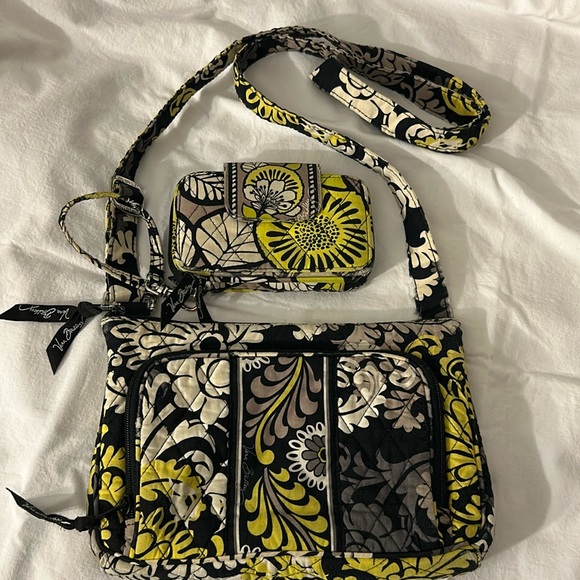 Vera Bradley Handbags - Vera Bradley Crossbody Bag